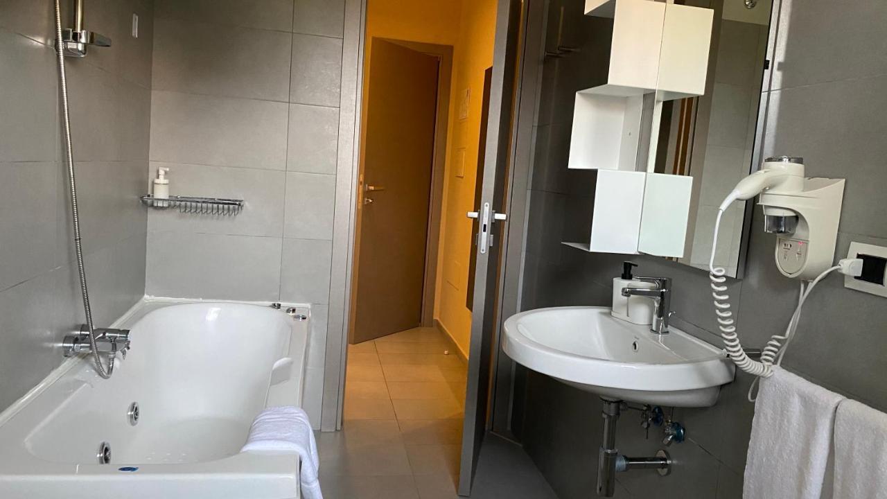 Victoria Hotel Pomigliano d'Arco Ngoại thất bức ảnh